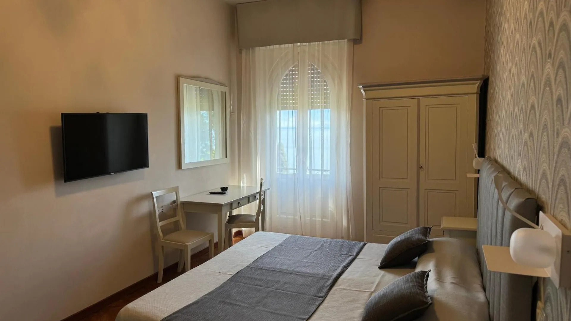 Hotel Bellevue Gardone Riviera 3*,